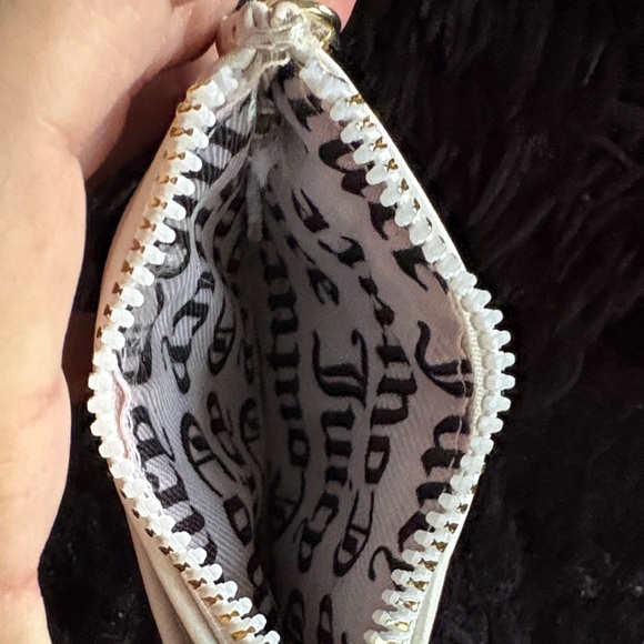 Juicy Couture Beige and White Card Holder - Picture 7 of 12
